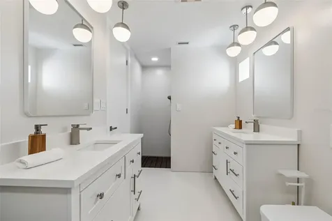 7647 Sanderling Road Sarasota FL 34242