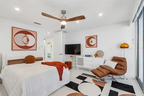 7647 Sanderling Road Sarasota FL 34242