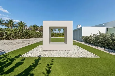 7647 Sanderling Road Sarasota FL 34242