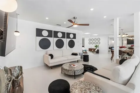 7647 Sanderling Road Sarasota FL 34242