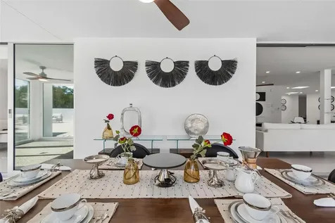 7647 Sanderling Road Sarasota FL 34242