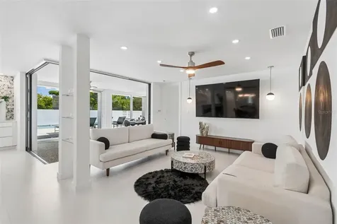 7647 Sanderling Road Sarasota FL 34242