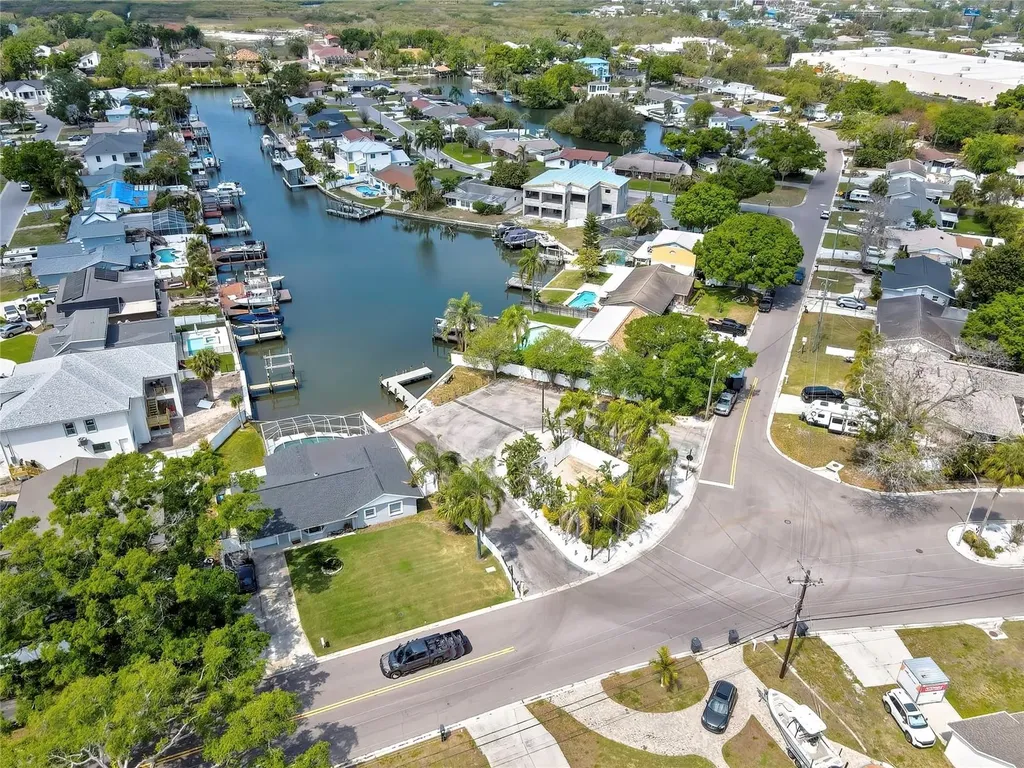 8424 Stillbrook Avenue Tampa FL 33615