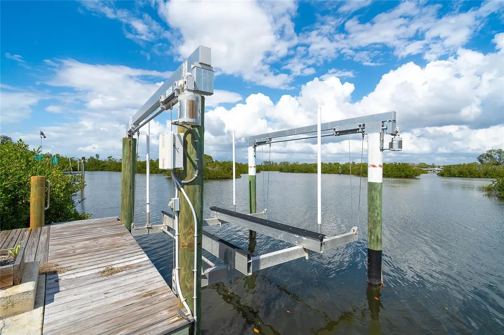 130 Crestview Drive Englewood FL 34223