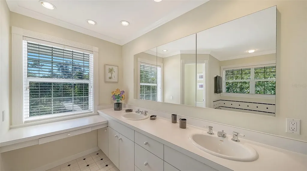 5422 Sandhamn Place Longboat Key FL 34228