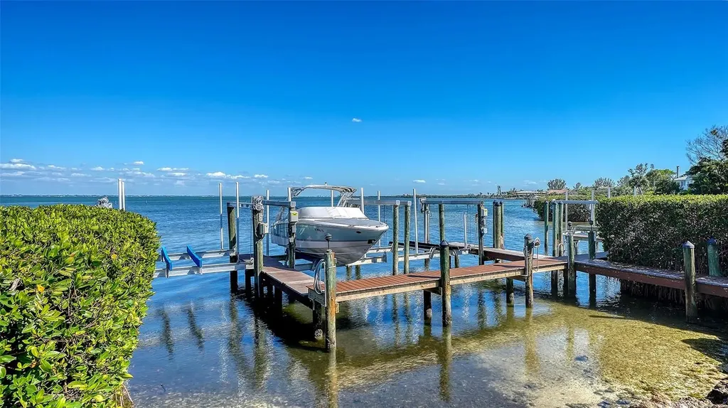 5422 Sandhamn Place Longboat Key FL 34228