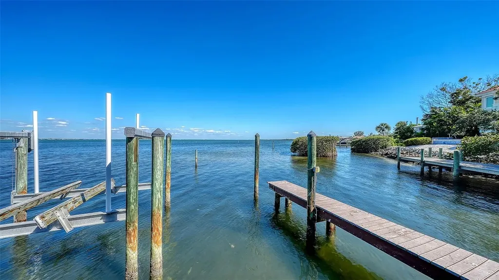 5422 Sandhamn Place Longboat Key FL 34228