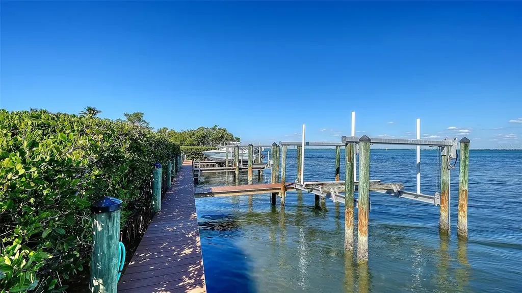 5422 Sandhamn Place Longboat Key FL 34228