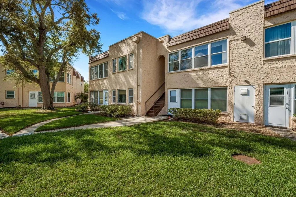 203 Aspen Circle Seminole FL 33777