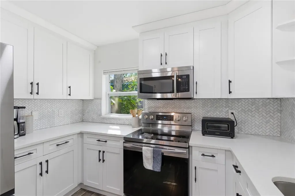 634 61st Avenue S St Petersburg FL 33705