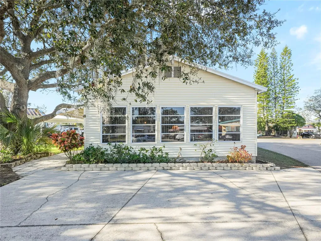 27 Saddlebag Trail S Lake Wales FL 33898