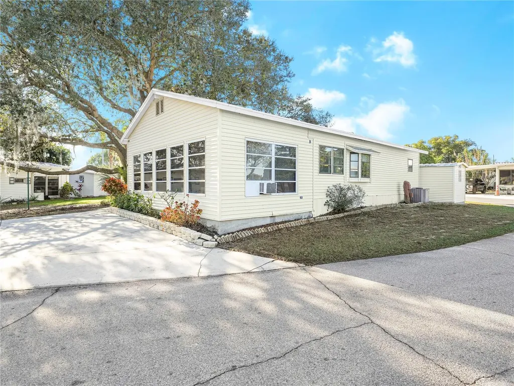 27 Saddlebag Trail S Lake Wales FL 33898
