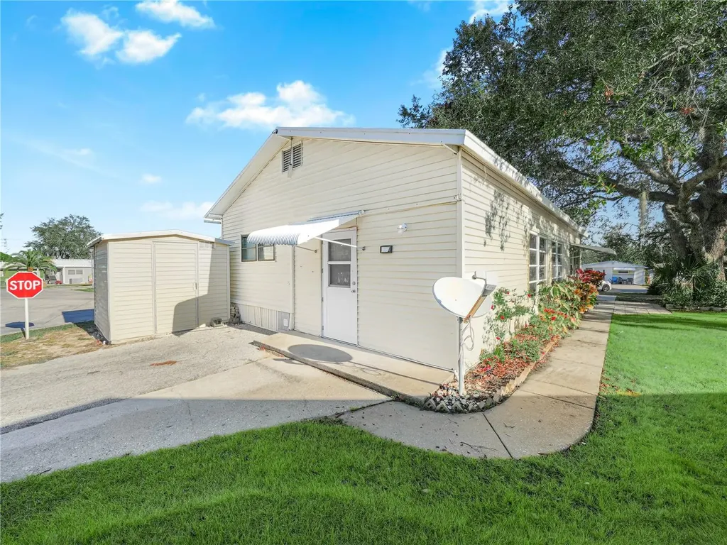 27 Saddlebag Trail S Lake Wales FL 33898