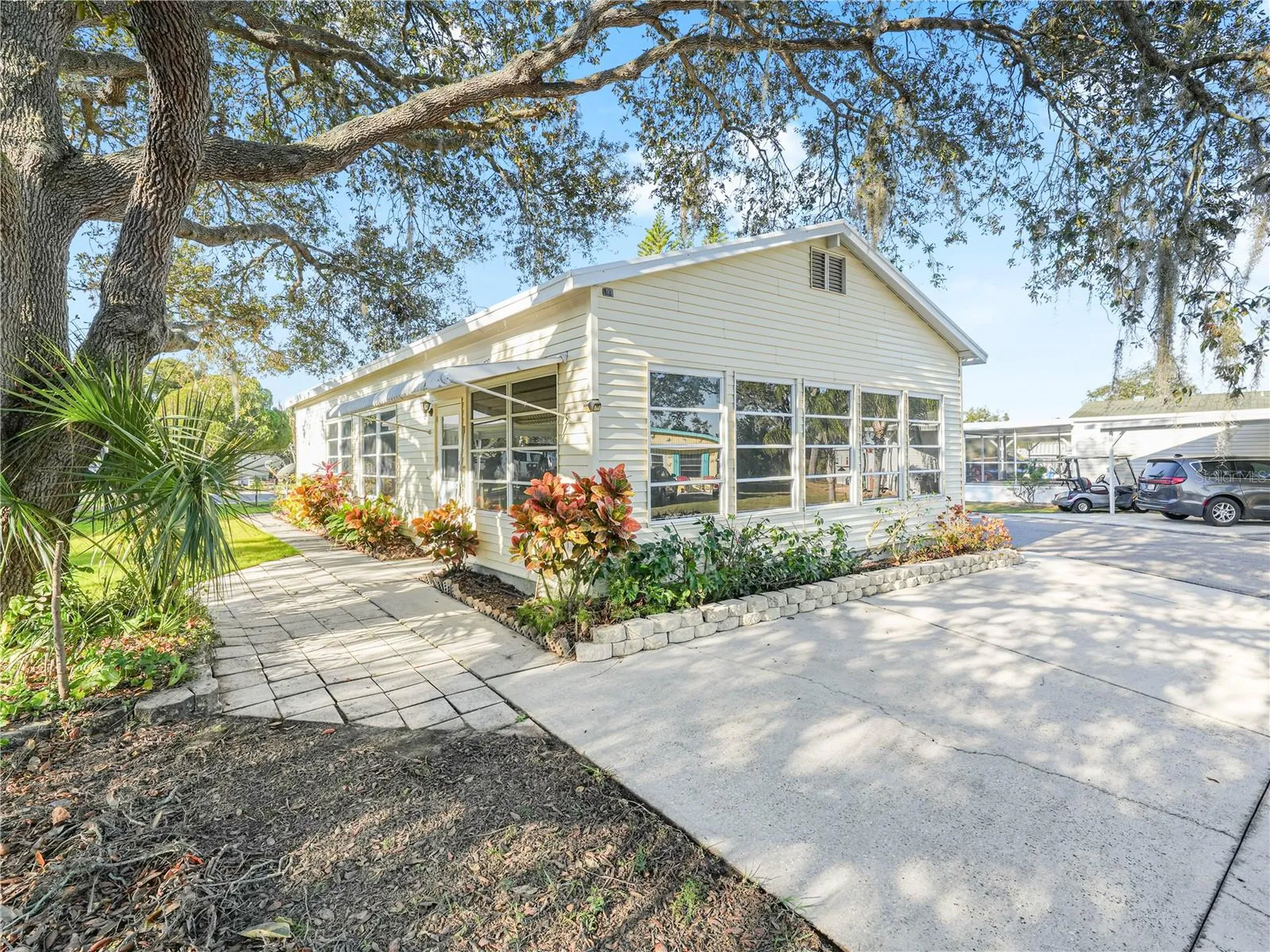 27 Saddlebag Trail S Lake Wales FL 33898