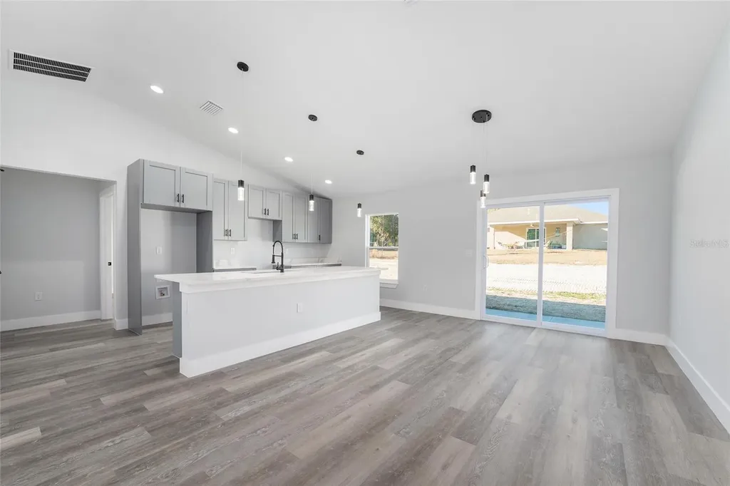 10 Locust Loop Circle Ocala FL 34472
