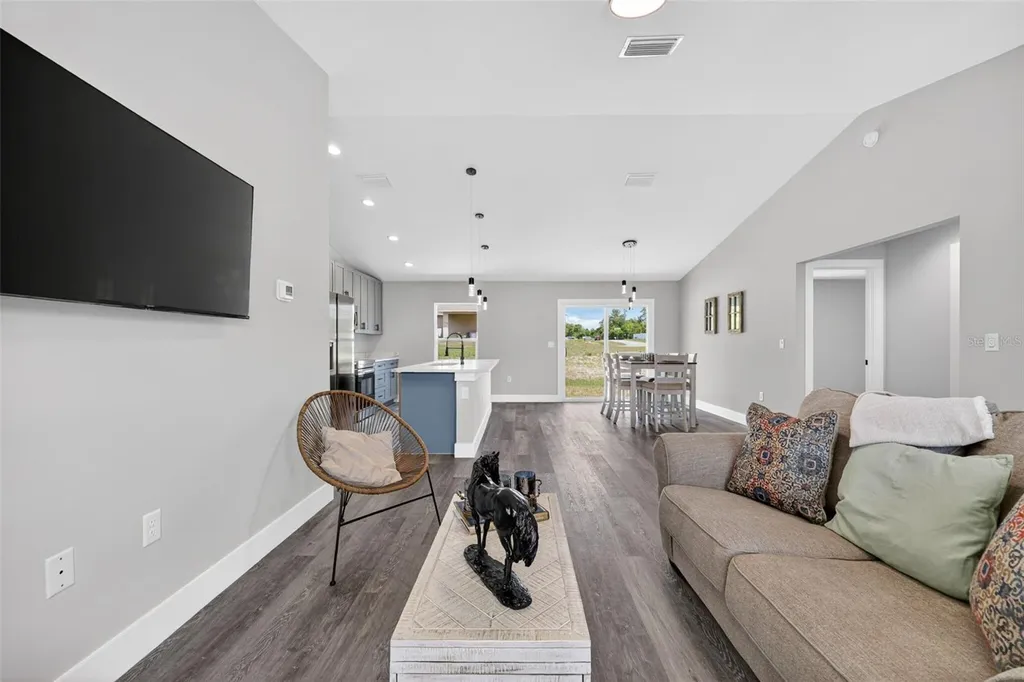 10 Locust Loop Circle Ocala FL 34472