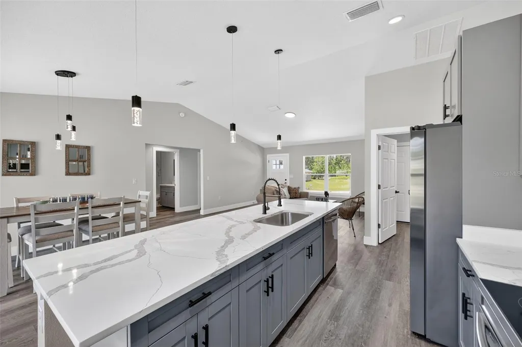 10 Locust Loop Circle Ocala FL 34472