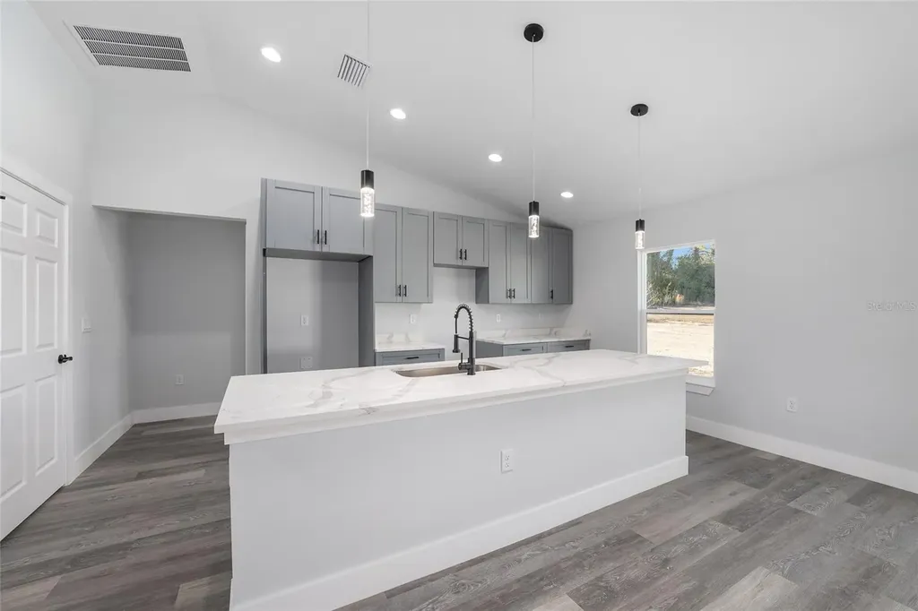 10 Locust Loop Circle Ocala FL 34472