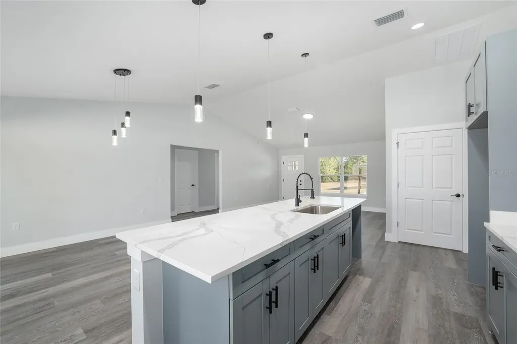 10 Locust Loop Circle Ocala FL 34472