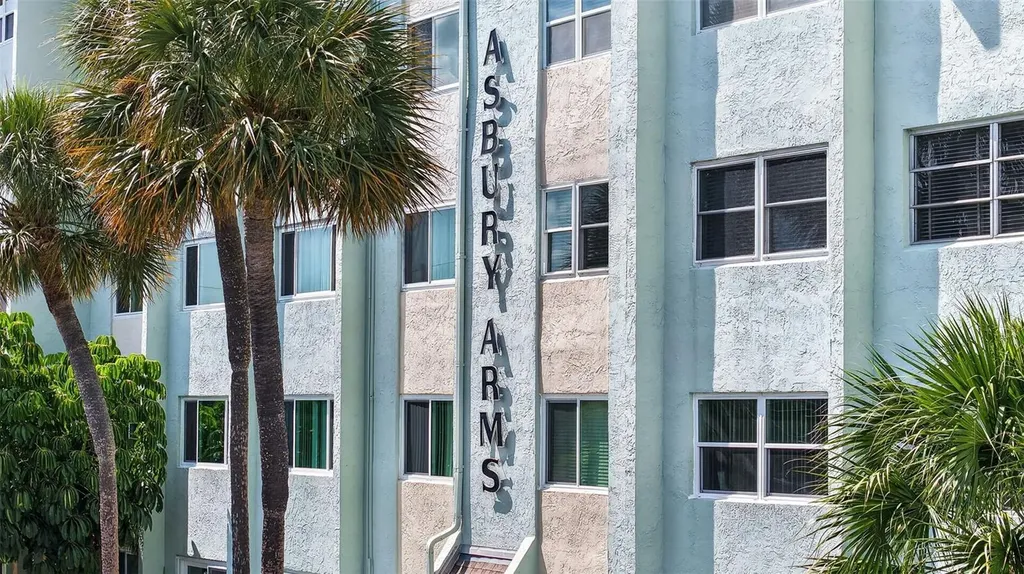801 83rd Avenue N St Petersburg FL 33702