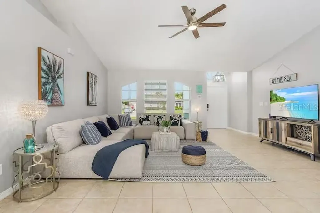 2705 SW 11th Place Cape Coral FL 33914