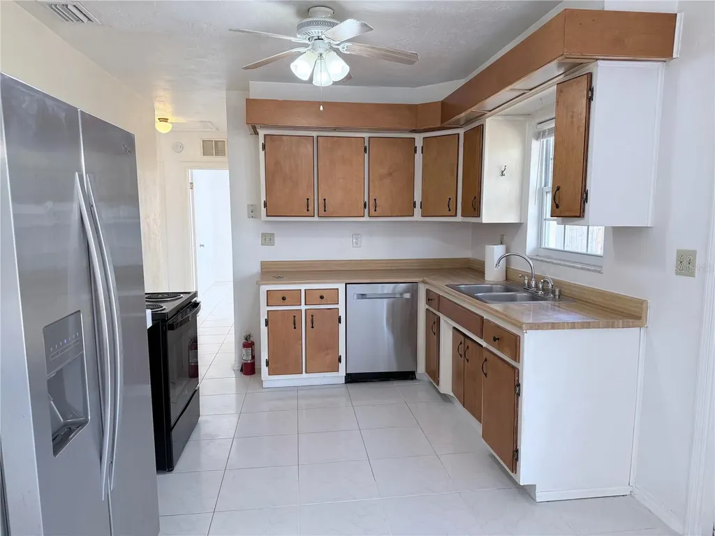 859 72nd Avenue N St Petersburg FL 33702