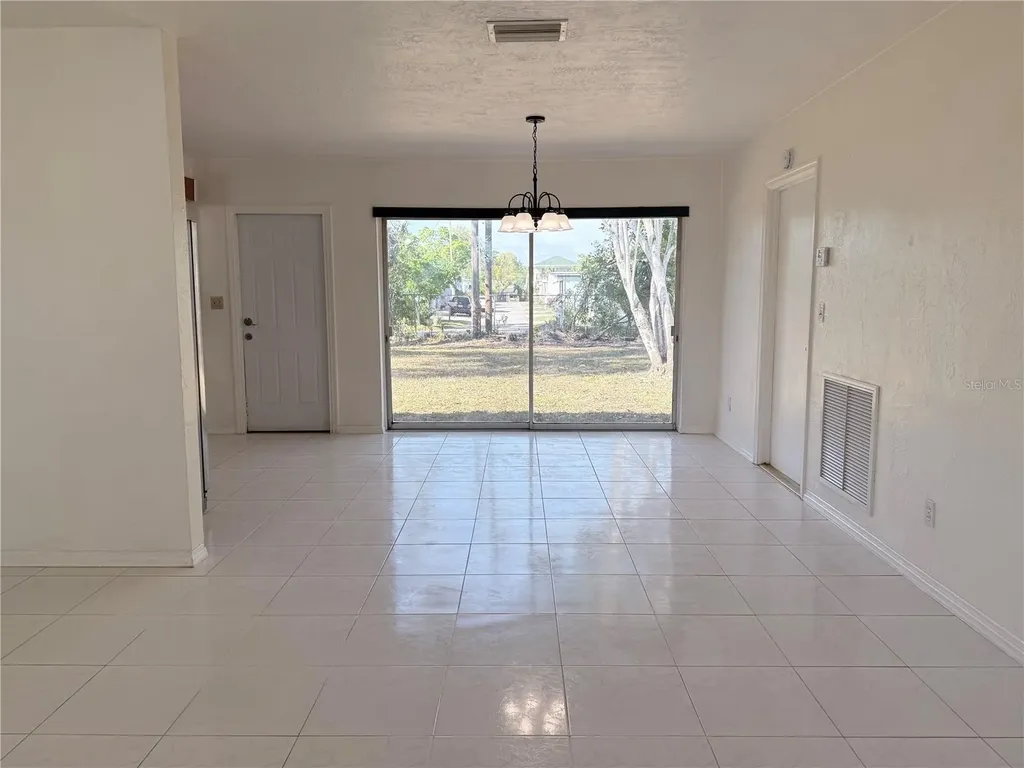 859 72nd Avenue N St Petersburg FL 33702