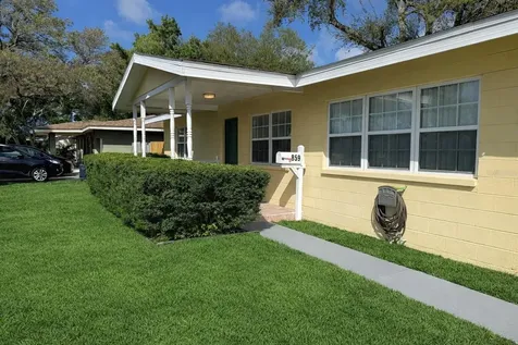 859 72nd Avenue N St Petersburg FL 33702