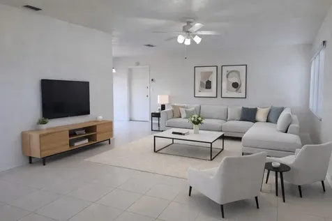 859 72nd Avenue N St Petersburg FL 33702