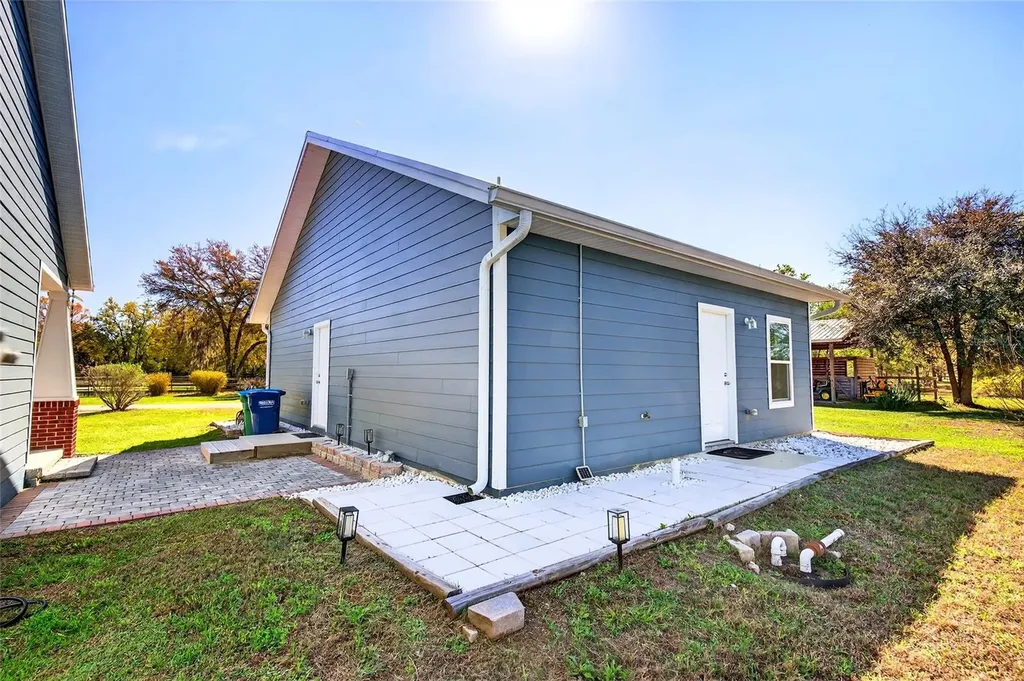 5864 NW State Road 45 Newberry FL 32669