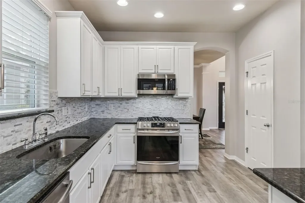 15940 Ternglade Drive Lithia FL 33547