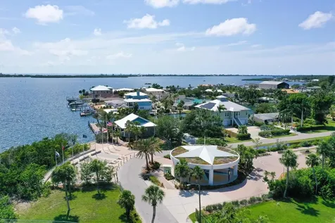 866 E 6th Street Englewood FL 34223