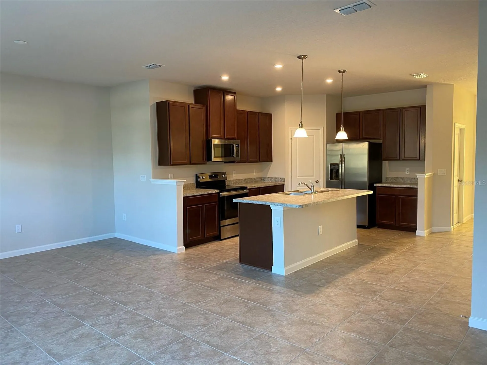 2716 Pleasant Cypress Circle Kissimmee FL 34741