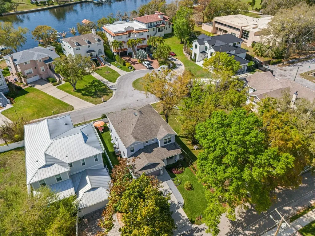 2906 N Perry Avenue Tampa FL 33602