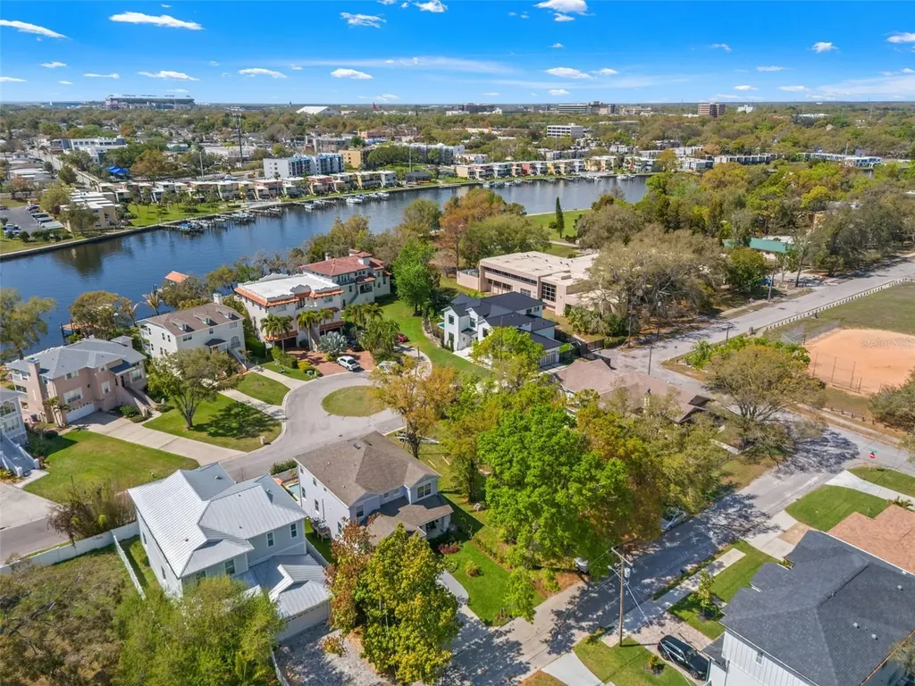 2906 N Perry Avenue Tampa FL 33602
