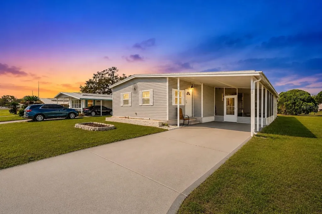 5541 Benton Street Zephyrhills FL 33542
