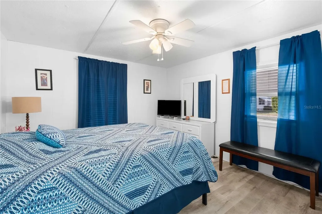 5541 Benton Street Zephyrhills FL 33542