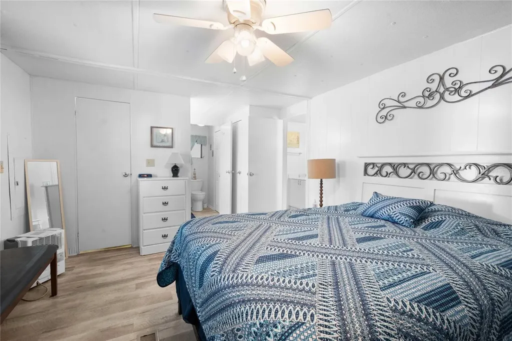 5541 Benton Street Zephyrhills FL 33542