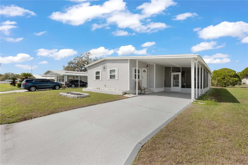 5541 Benton Street Zephyrhills FL 33542