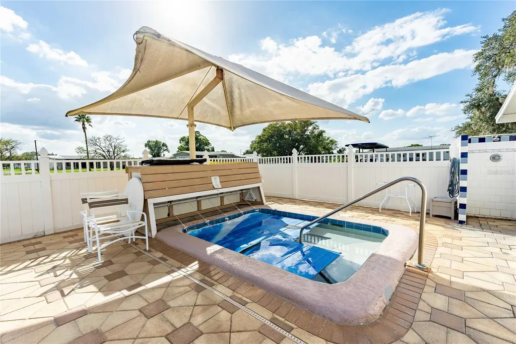 5541 Benton Street Zephyrhills FL 33542