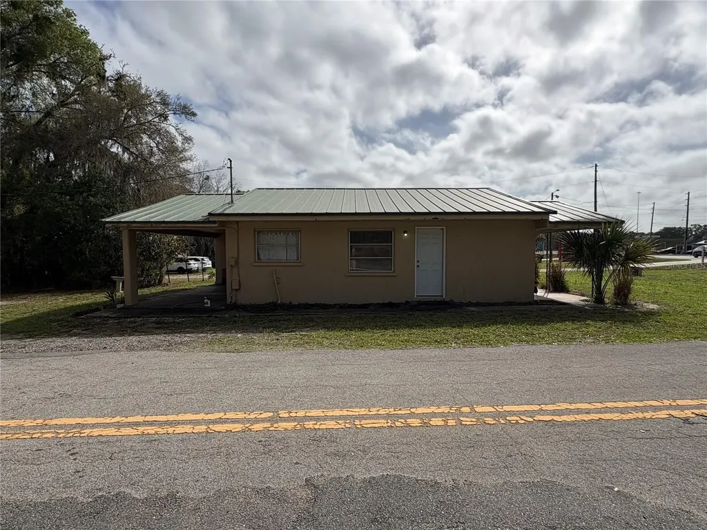 131 N C 470 Lake Panasoffkee FL 33538