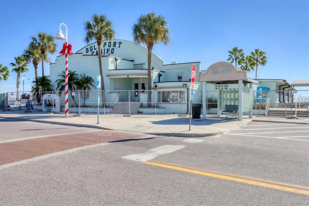 4737 Del Rio Way S Gulfport FL 33711
