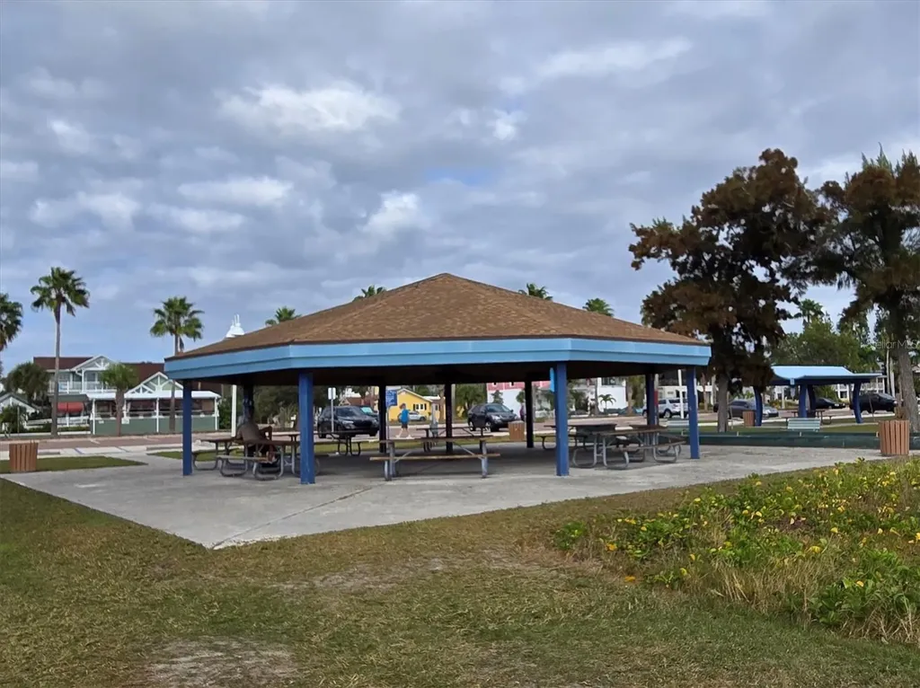 4737 Del Rio Way S Gulfport FL 33711