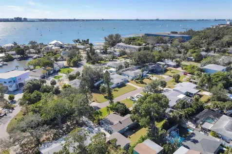 4737 Del Rio Way S Gulfport FL 33711