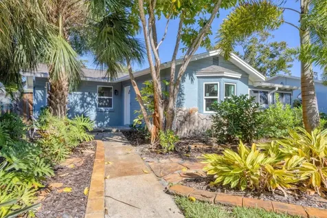 4737 Del Rio Way S Gulfport FL 33711