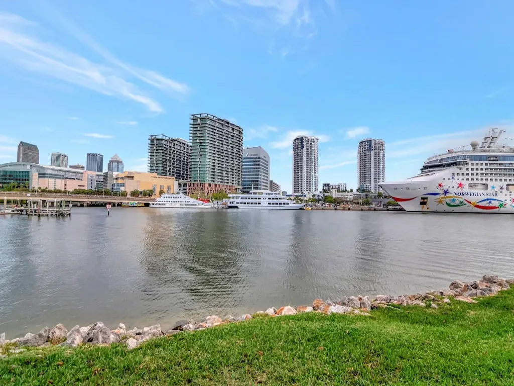 605 Island Place Way Tampa FL 33602