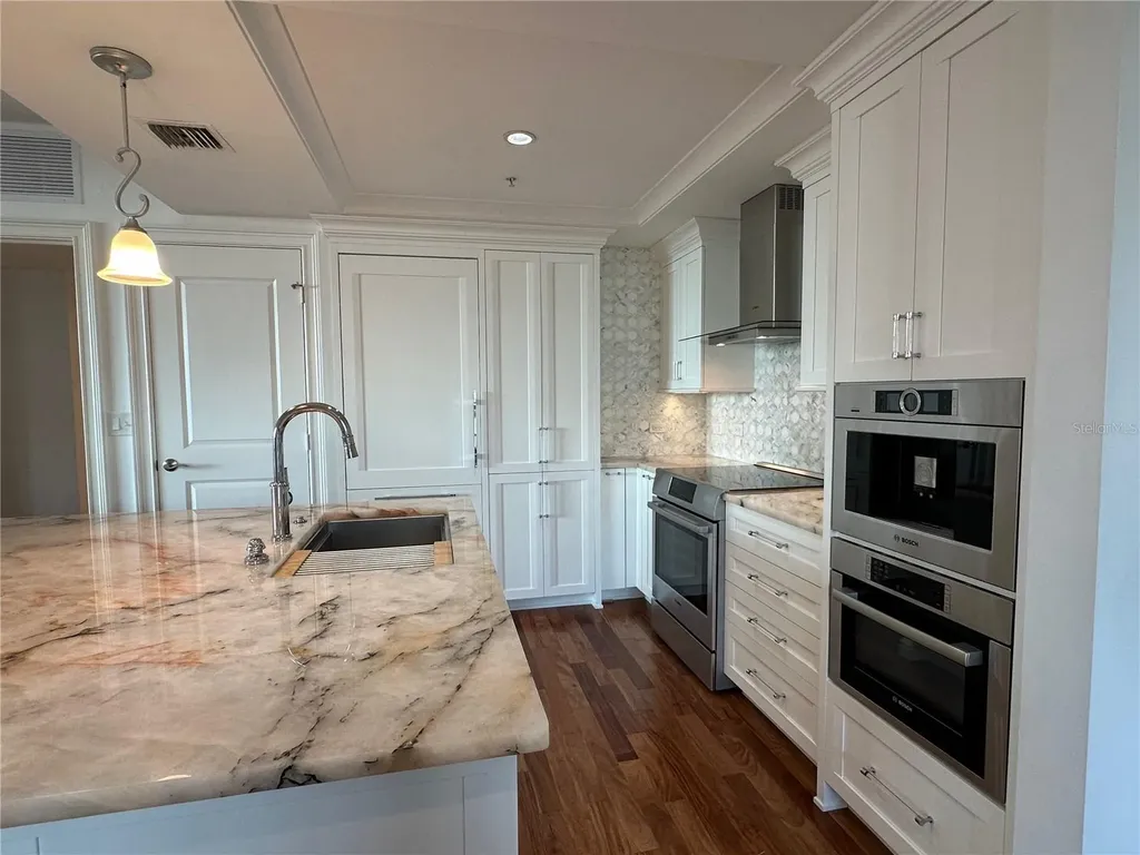 1350 Main Street Sarasota FL 34236