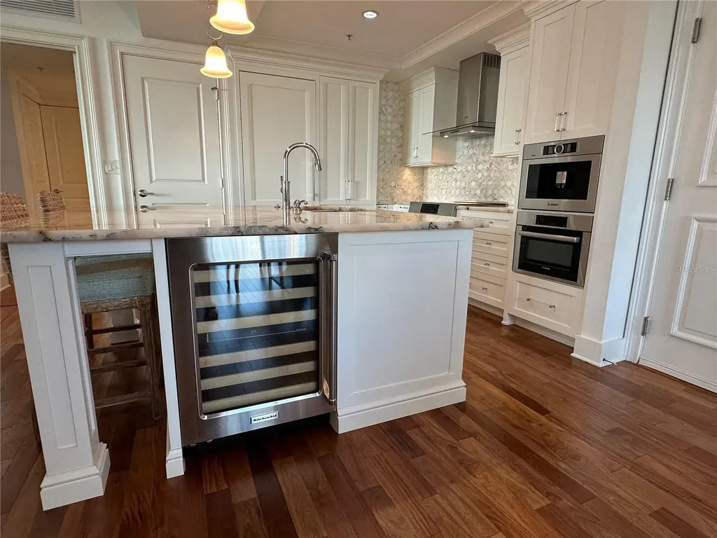 1350 Main Street Sarasota FL 34236