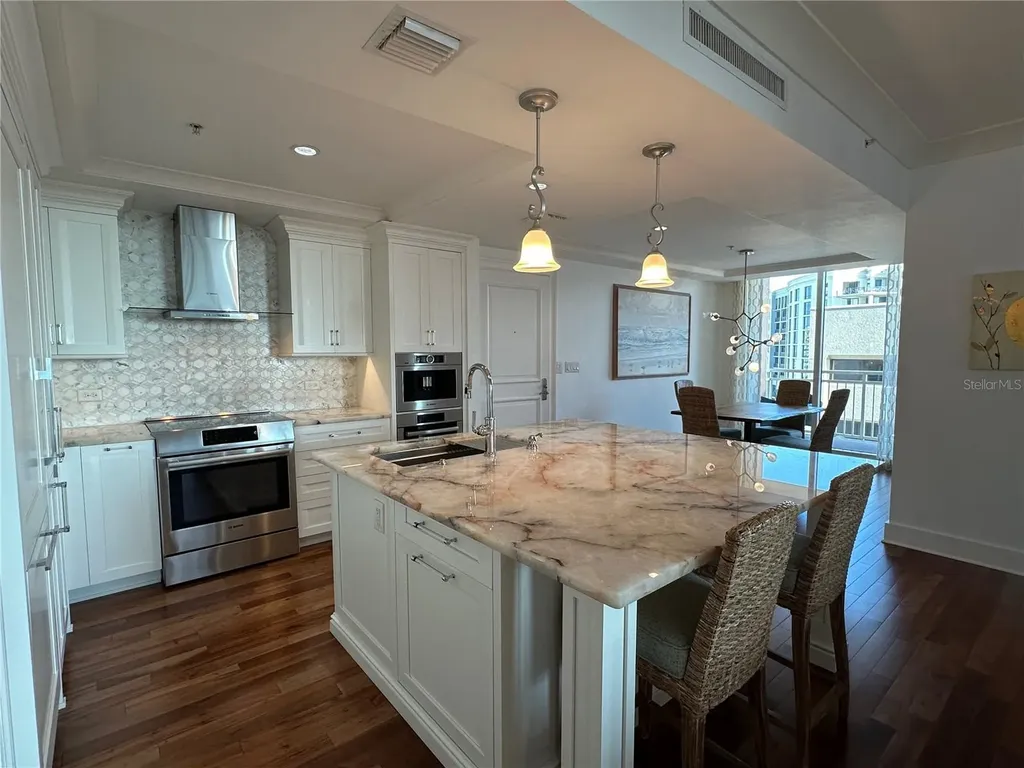 1350 Main Street Sarasota FL 34236