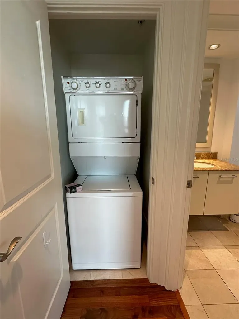 1350 Main Street Sarasota FL 34236